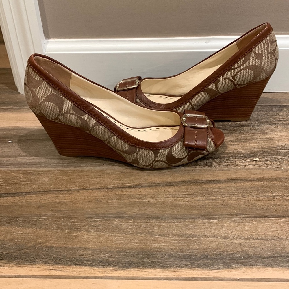 Coach Khaki Andi peep-toe wedges, size 8B; no longer fit after foot surgery 😢